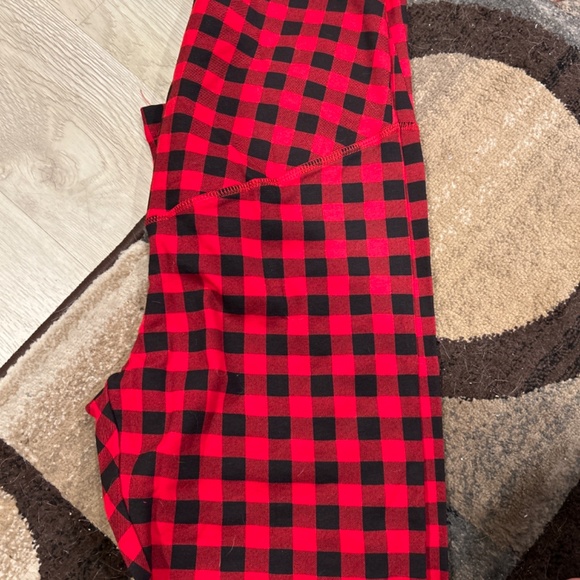 Old Navy 4-Way Stretch Maternity - Picture 2 of 4